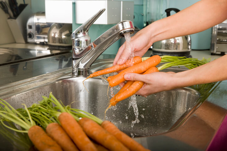 Washing carrots