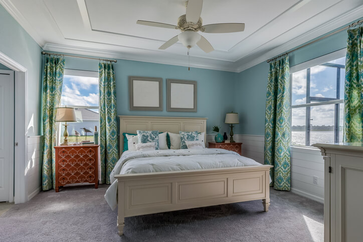 bedroom with ceiling fan