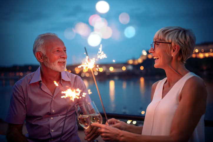 couple drinking champagne