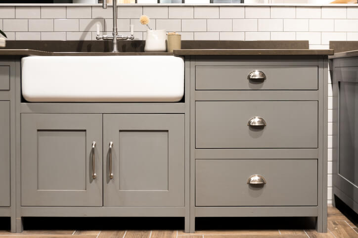Kitchen cabinet pull handles