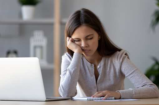 how to deal with difficult employee