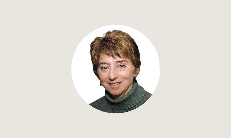 Deb Hipp,Periodista y escritor independiente