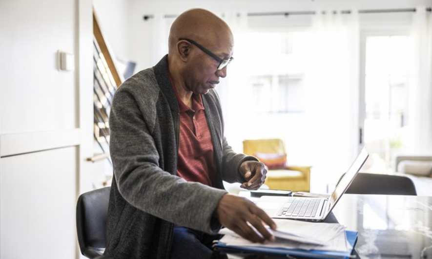 Man using a laptop computer