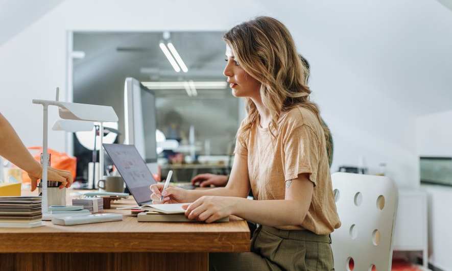 What Is the Enclosure Notation in a Business Letter?