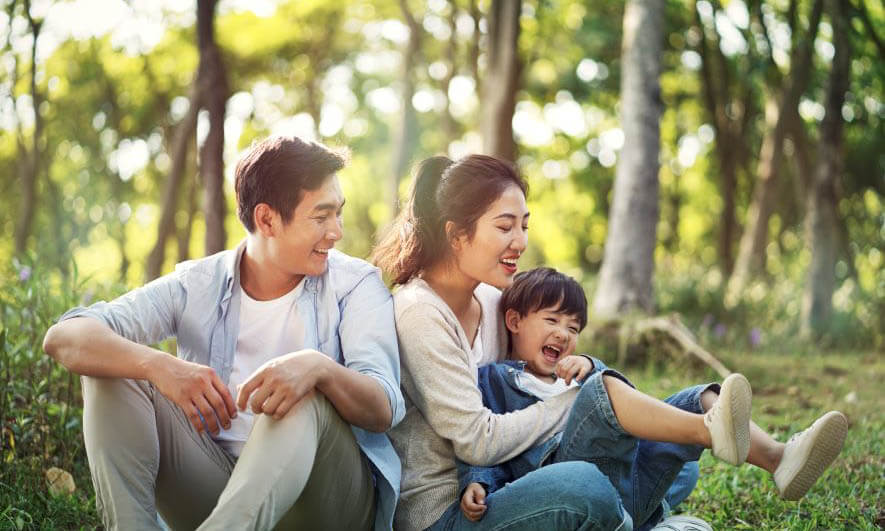 mom dad child in woods