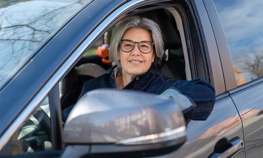 couple pleased with Car Insurance Reviews for The Hartford