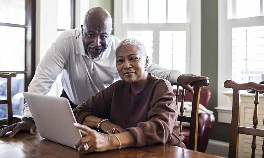 couple happily changing auto insurance online
