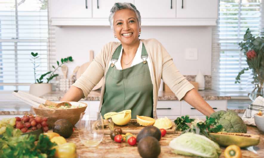 mujer en la cocina