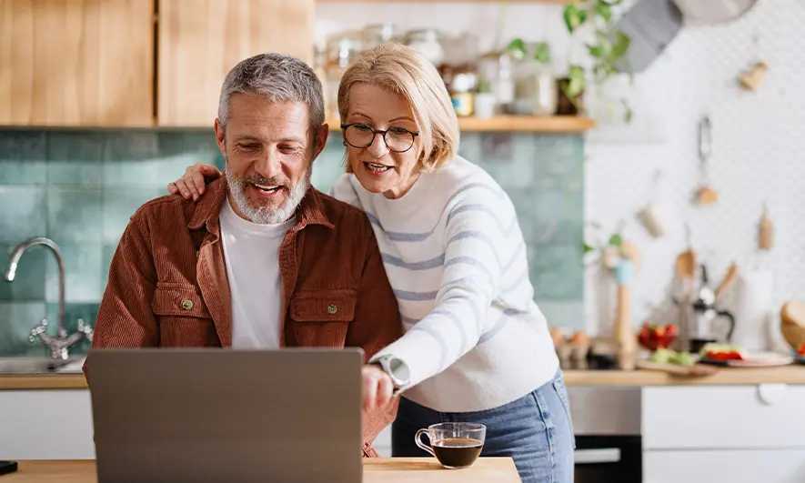 couple researches how do you get renters insurance online
