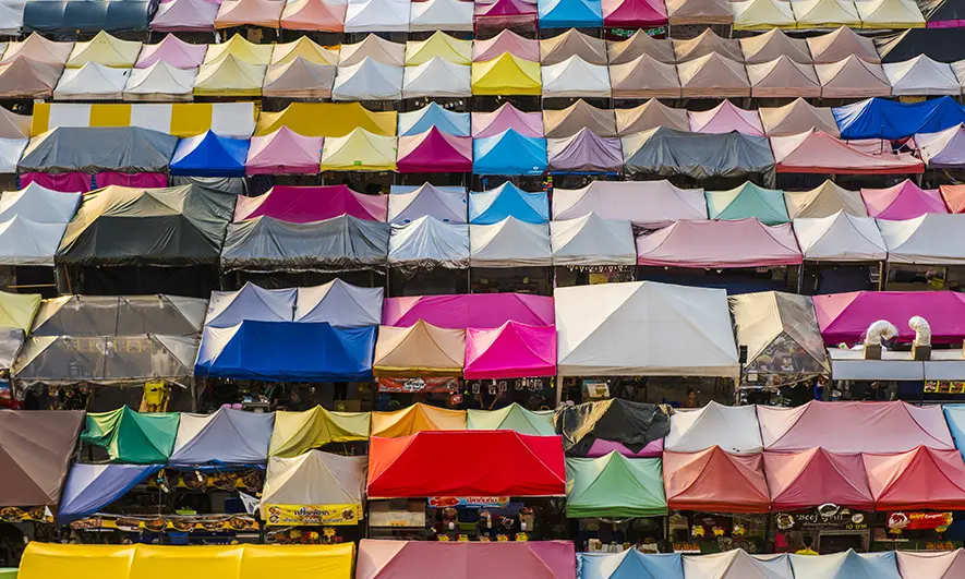 business owners happy to do their jobs after getting an insurance for vendor events quote