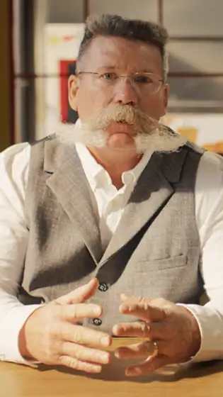 Lumpy's Ice Cream small business owner giving testimonial on having restaurant insurance from The Hartford