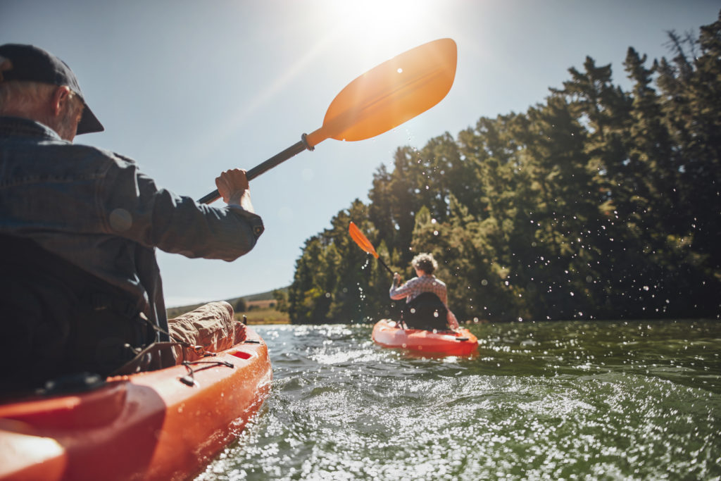 couple kayaking